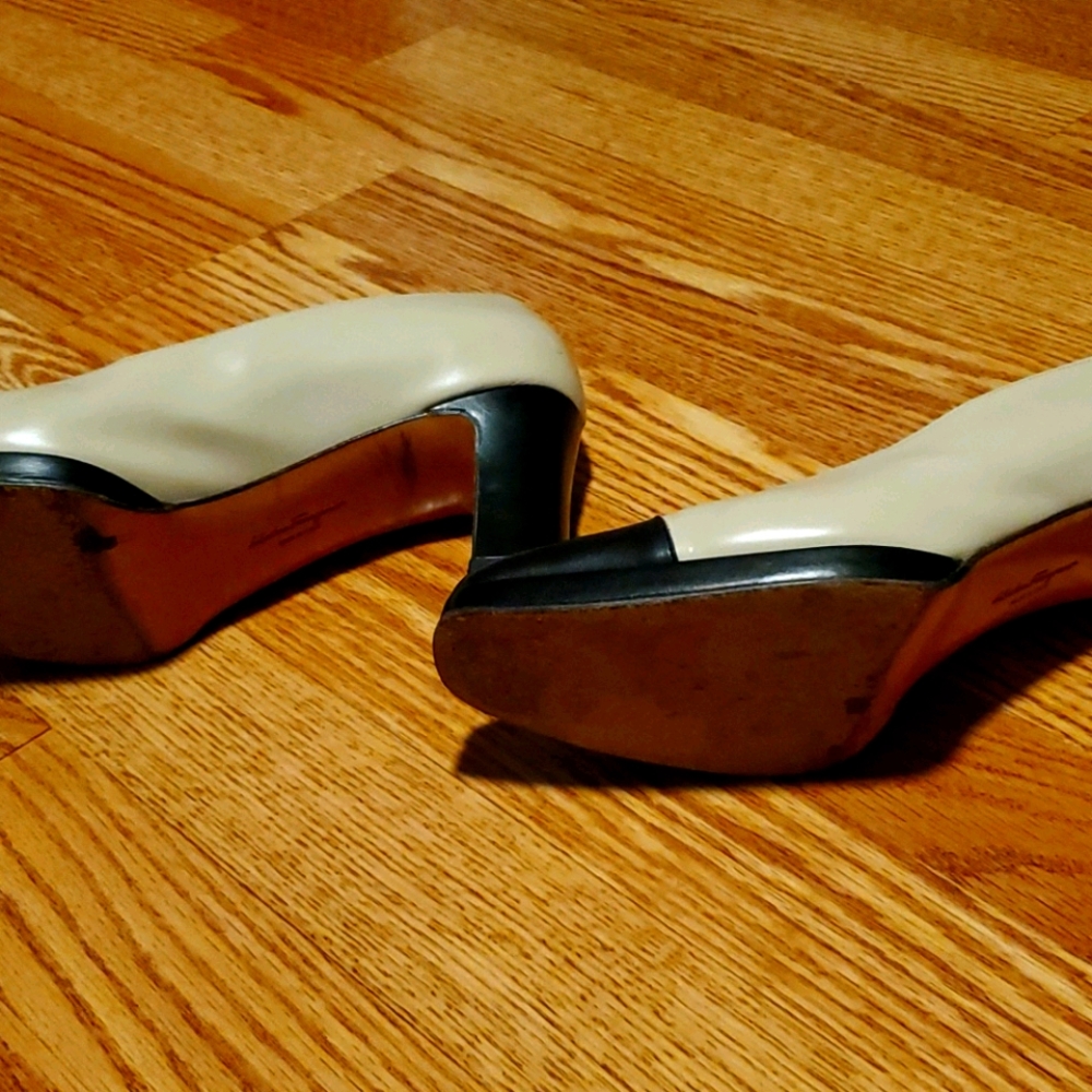 Ferragamo Black and Cream Shoes, Size 9 1/2 B - Picture 5 of 7